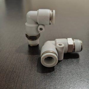 Conector codo macho SKL08-02